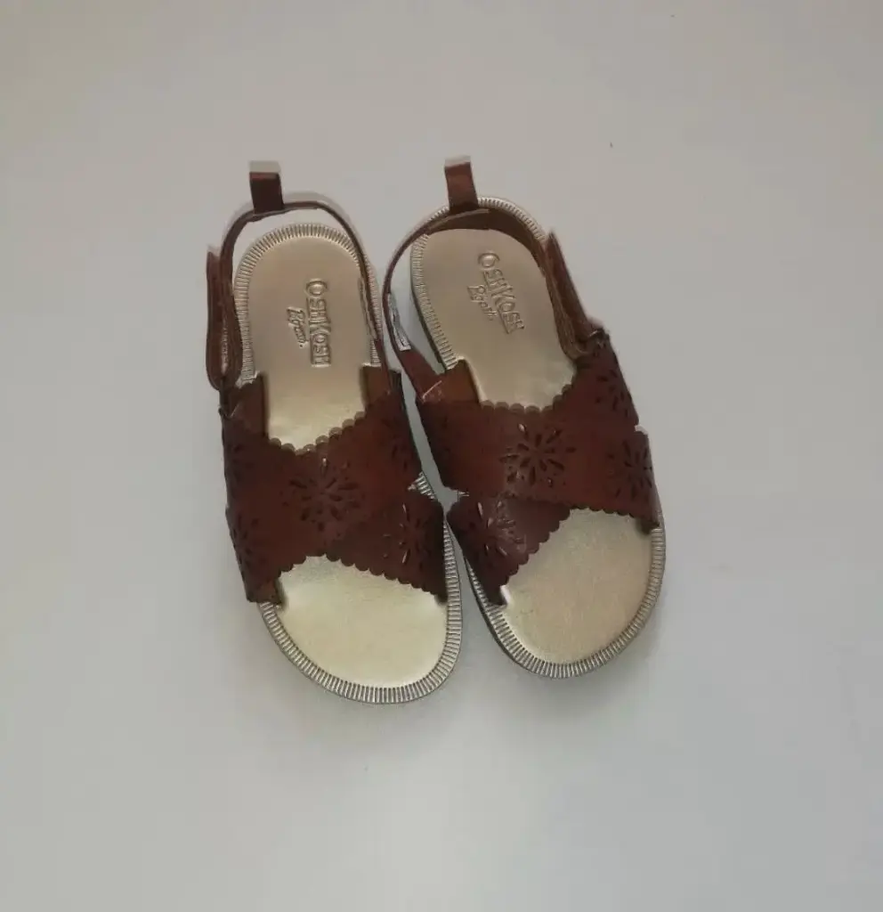 Zapatillas café diseño flores 