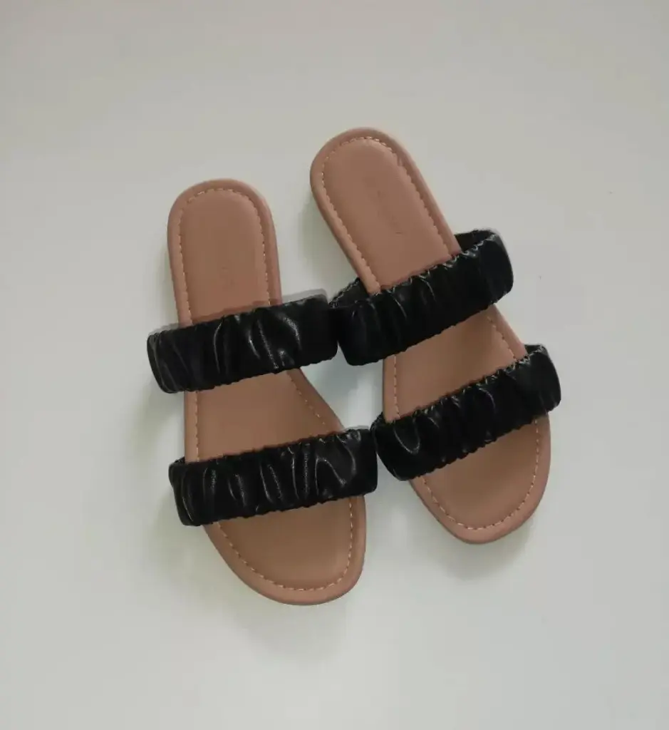 Zapatillas mujer tiras negras