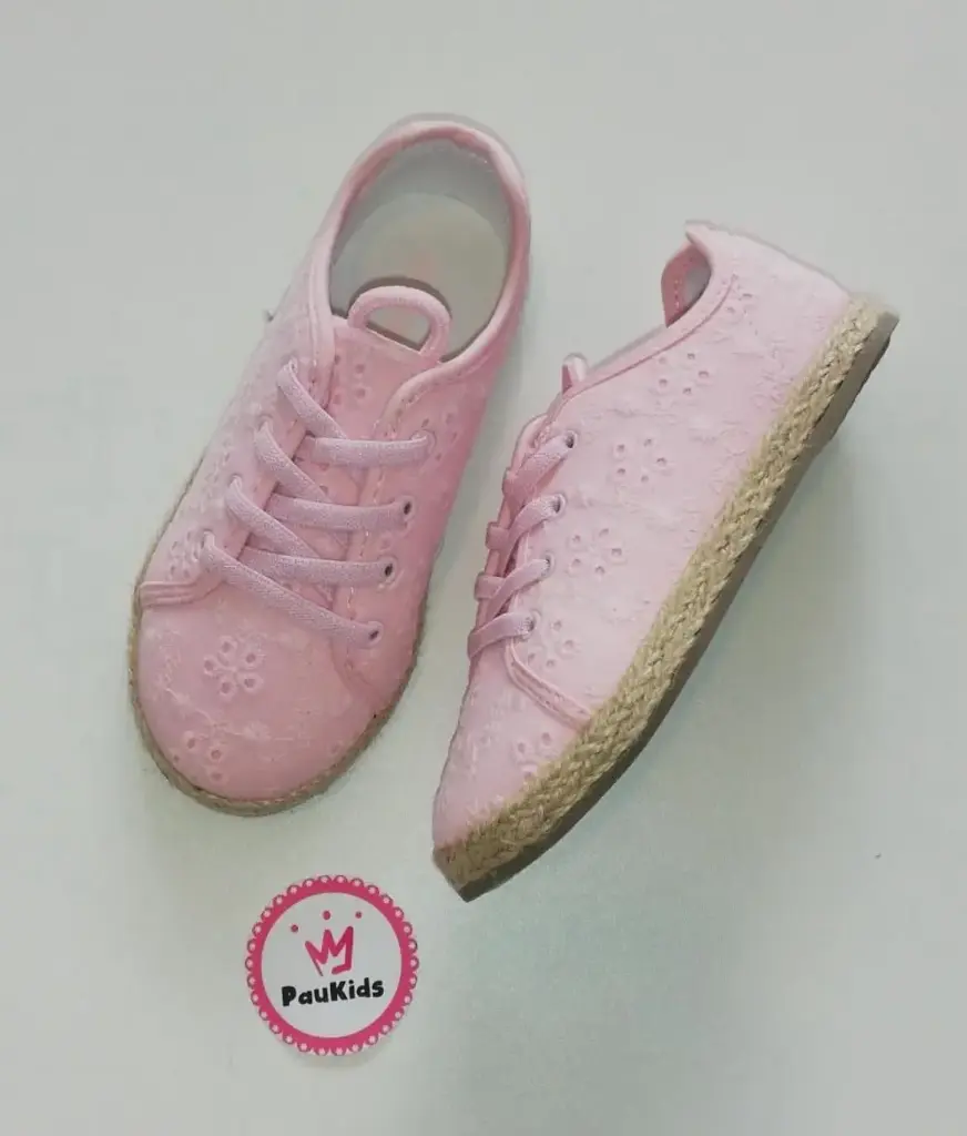 Zapatos rosados de encaje