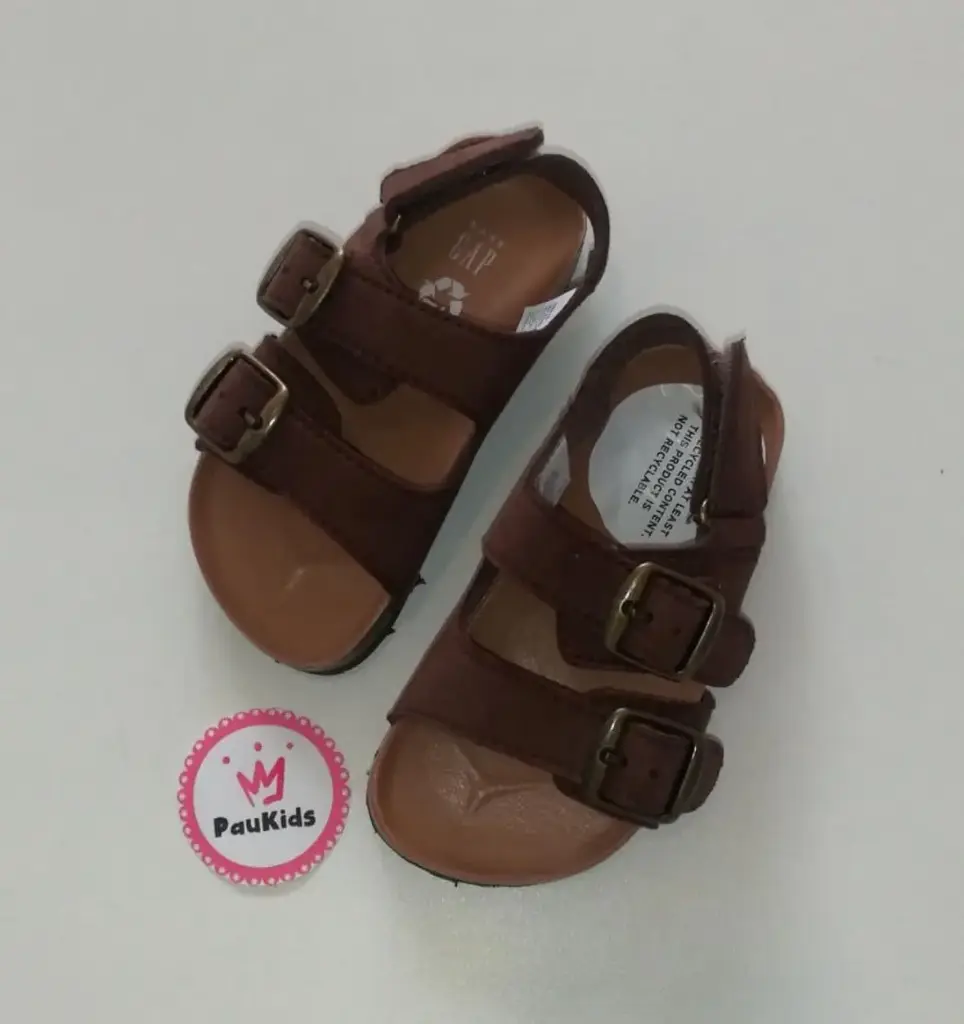 Zapatillas café hebilla GAP