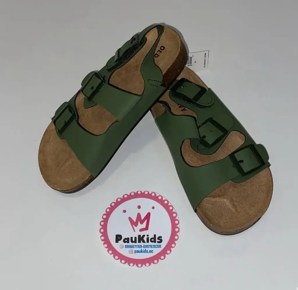 Zapatillas verde hebilla 