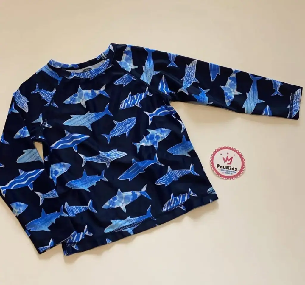 Camiseta mangas largas traje de baño tiburón azul 
