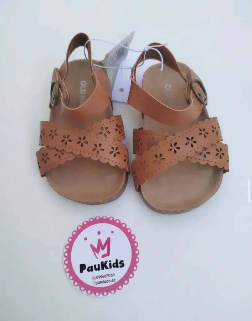 Zapatillas café diseño flores