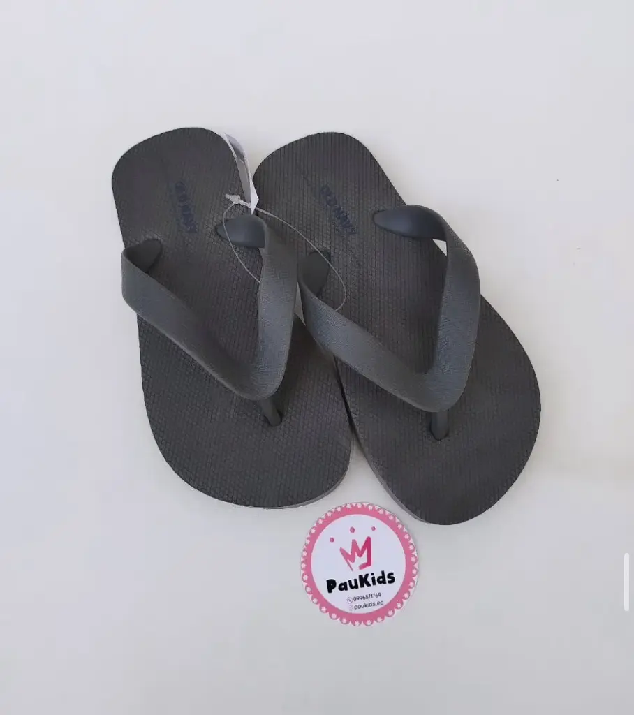 Zapatillas grises playeras