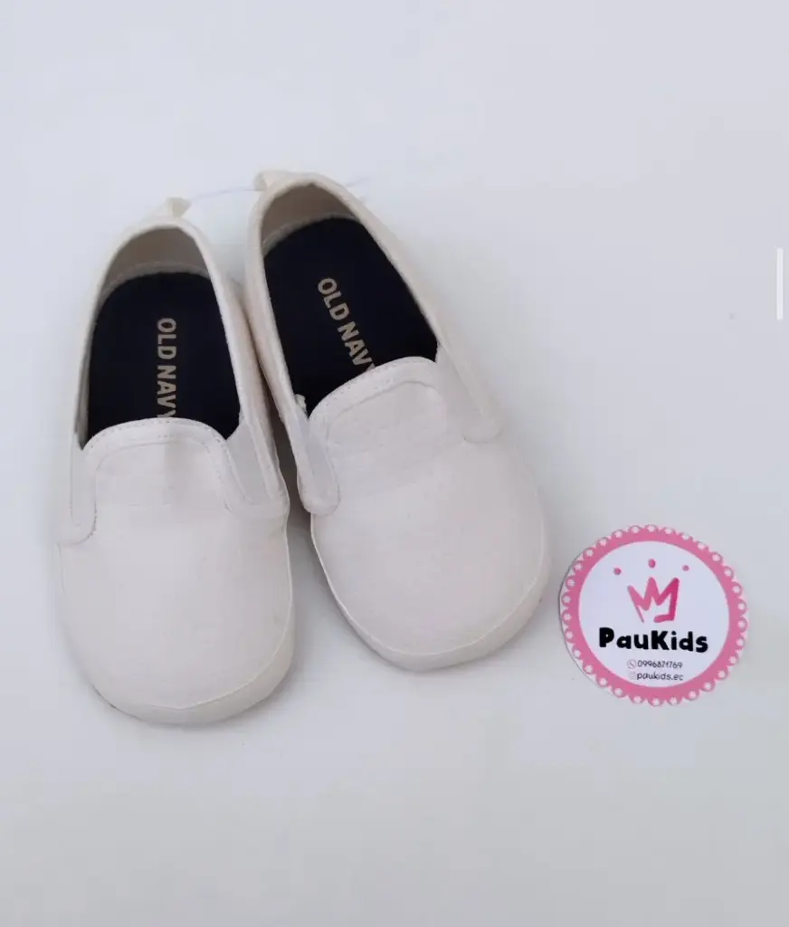 Zapatos blancos puntitos