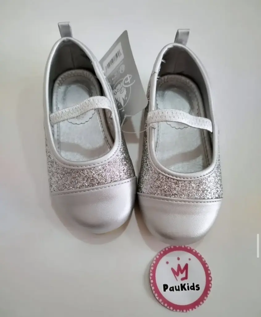 Zapatos plateados brillos