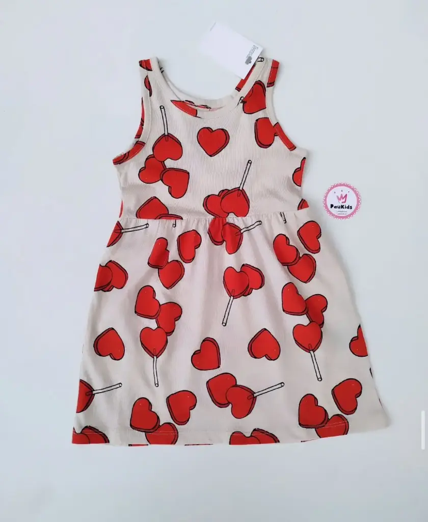 Vestido sencillo beige paletas corazones