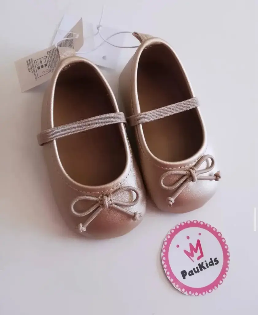 Zapatos dorados con lazito