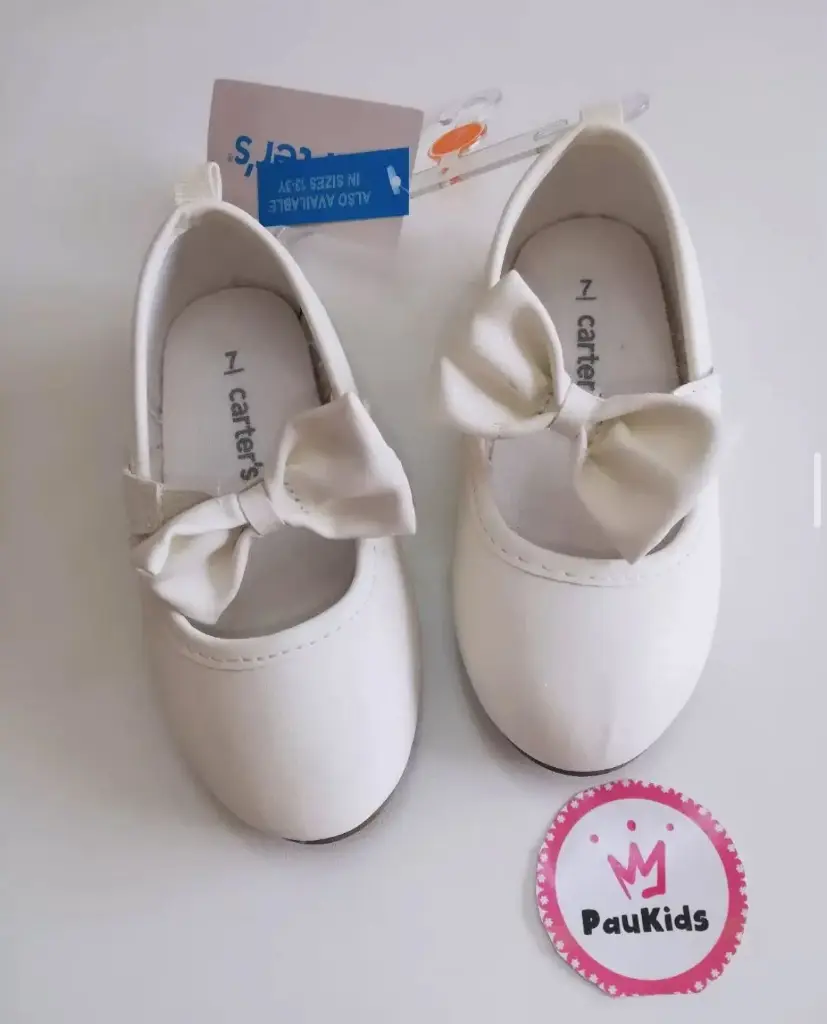 Zapatos blancos con lazo