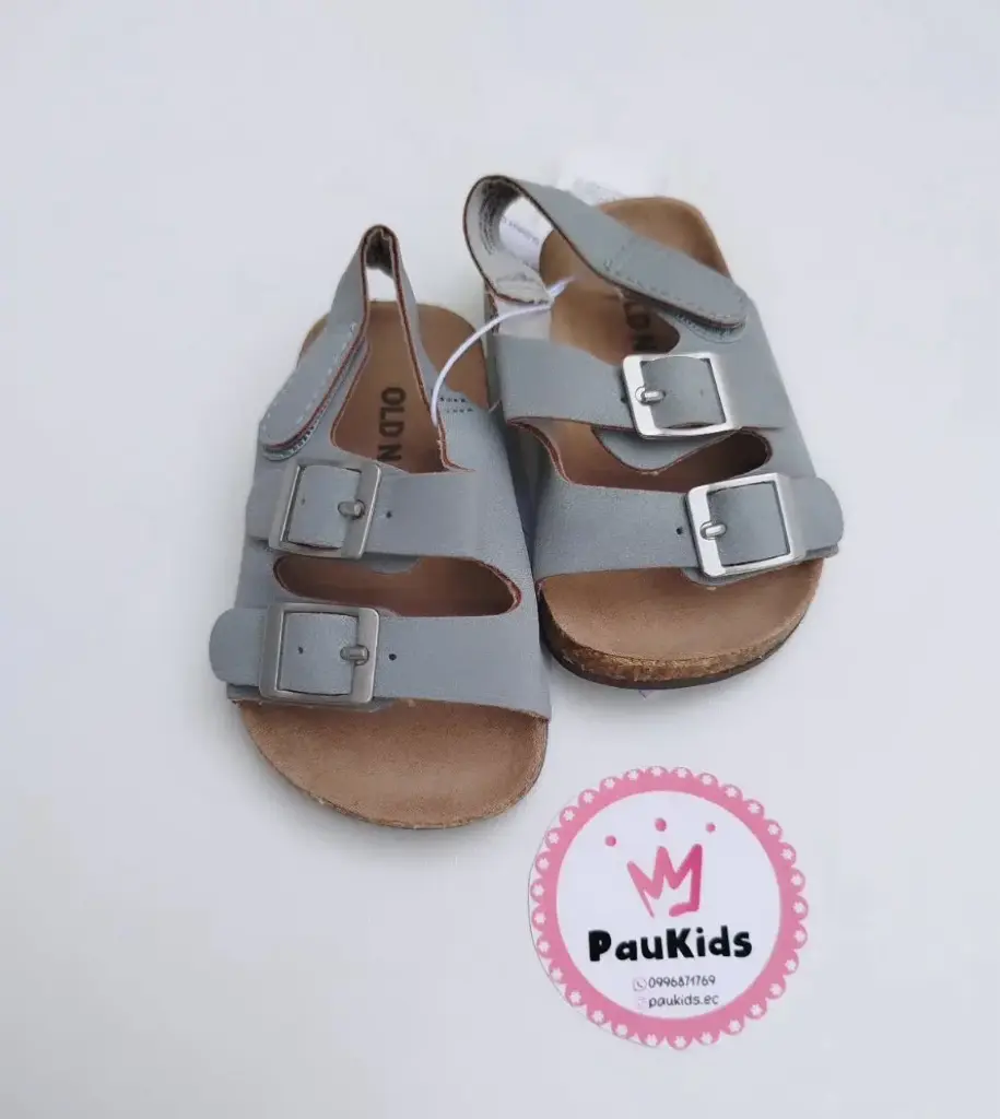 Zapatillas gris hebilla