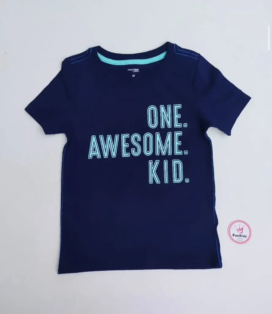 Camiseta azul letras one awesome kid