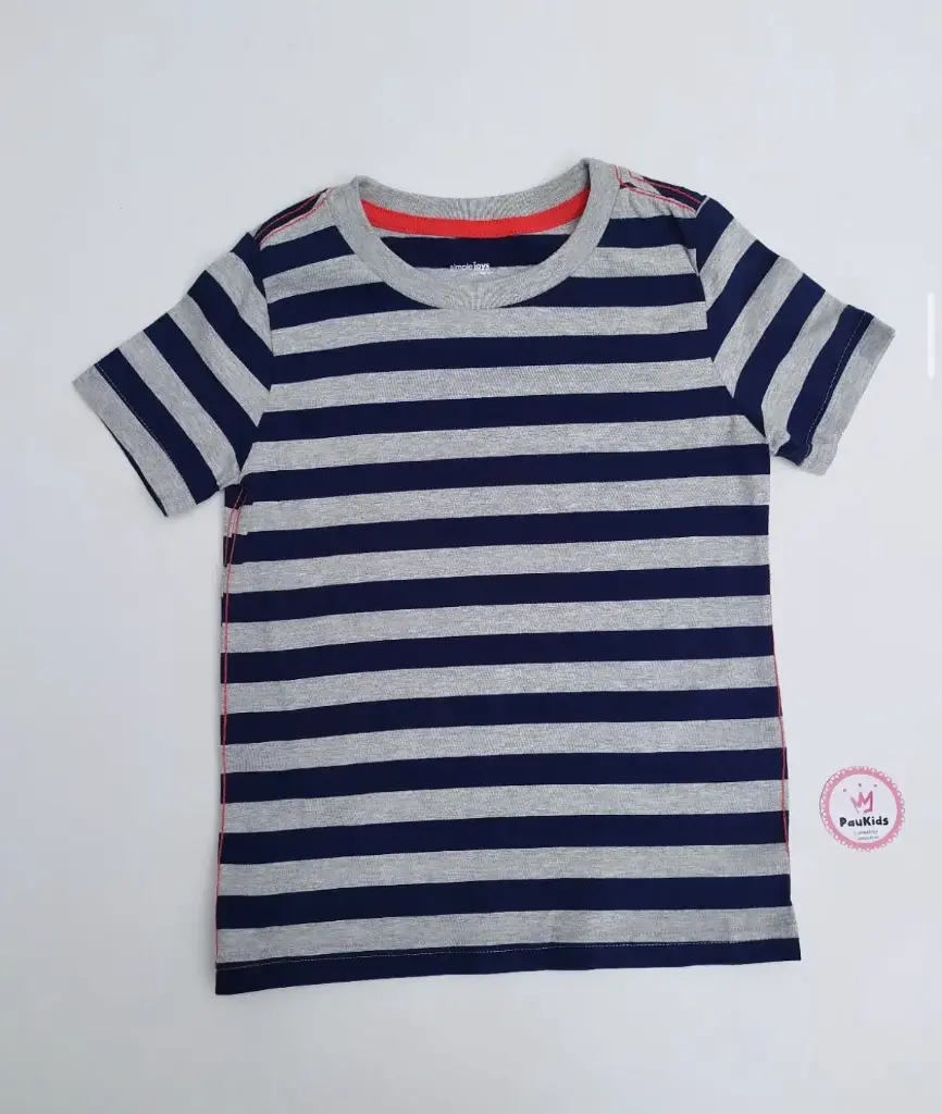 Camiseta gris rayas azules