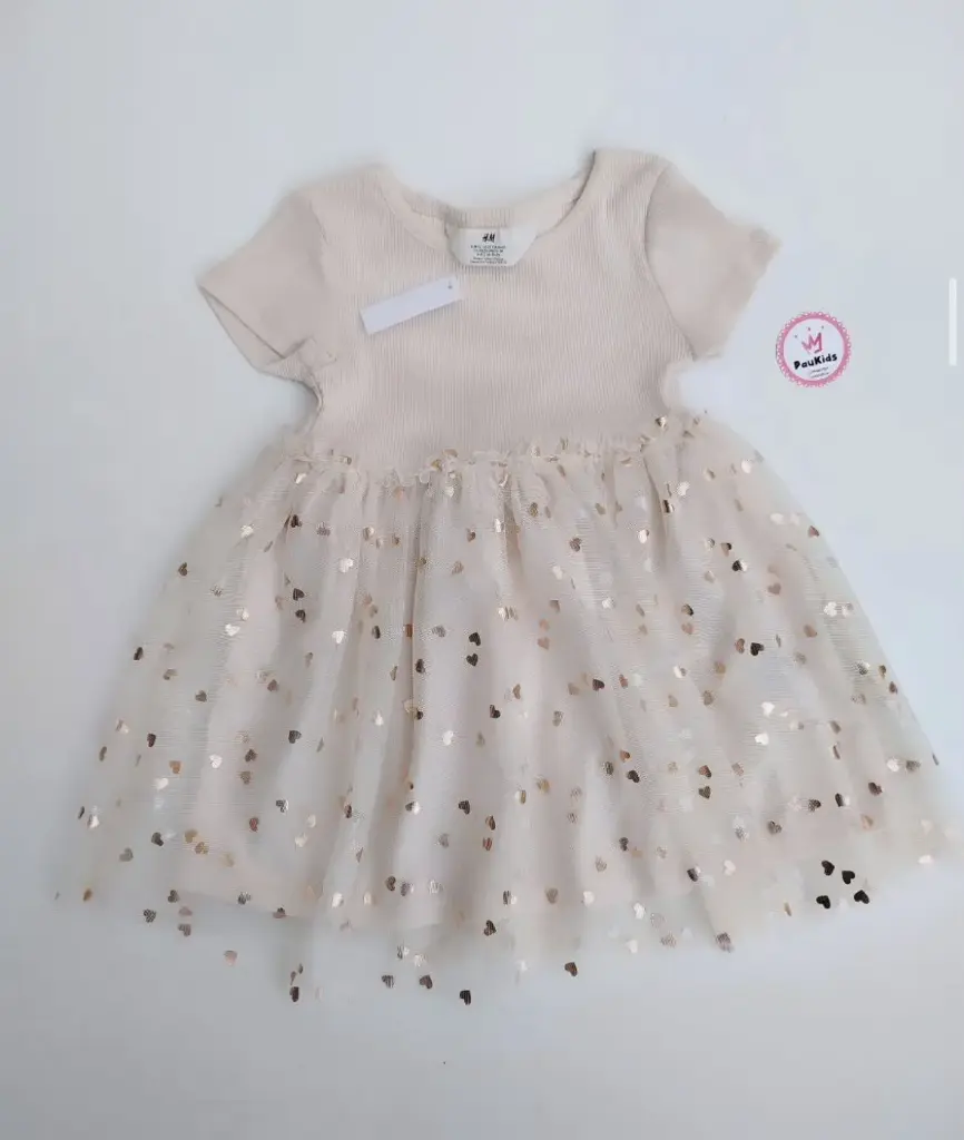 Vestido beige tul corazones brillos