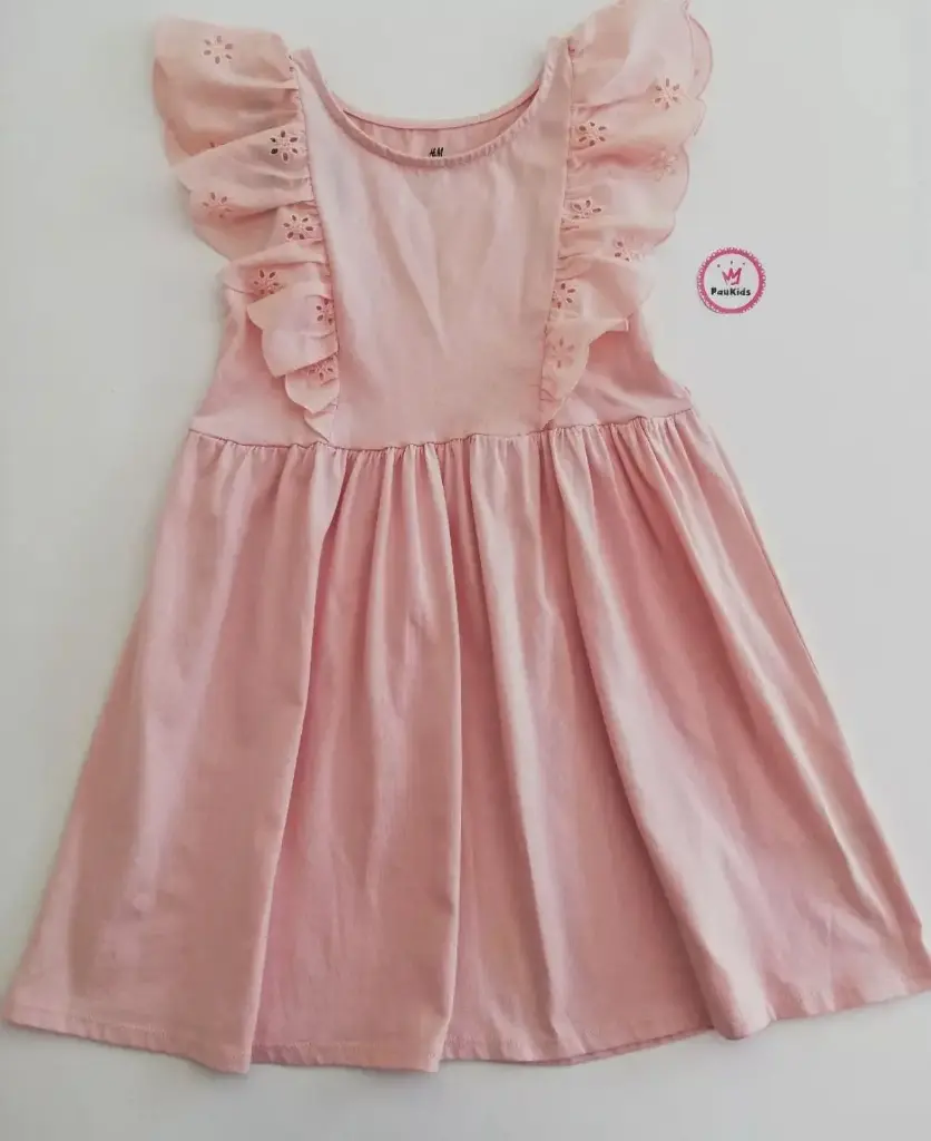 Vestido palo rosa con ruedos vuelos