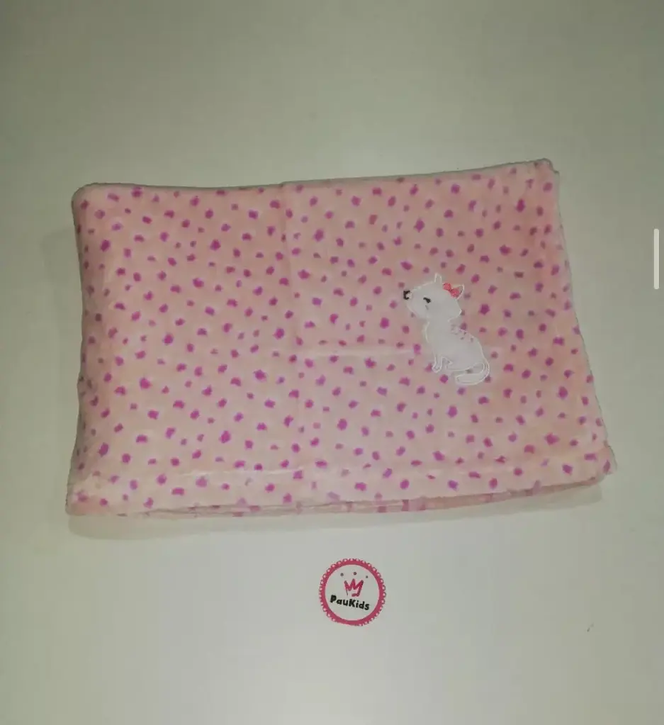 Colcha afelpada rosa gatita