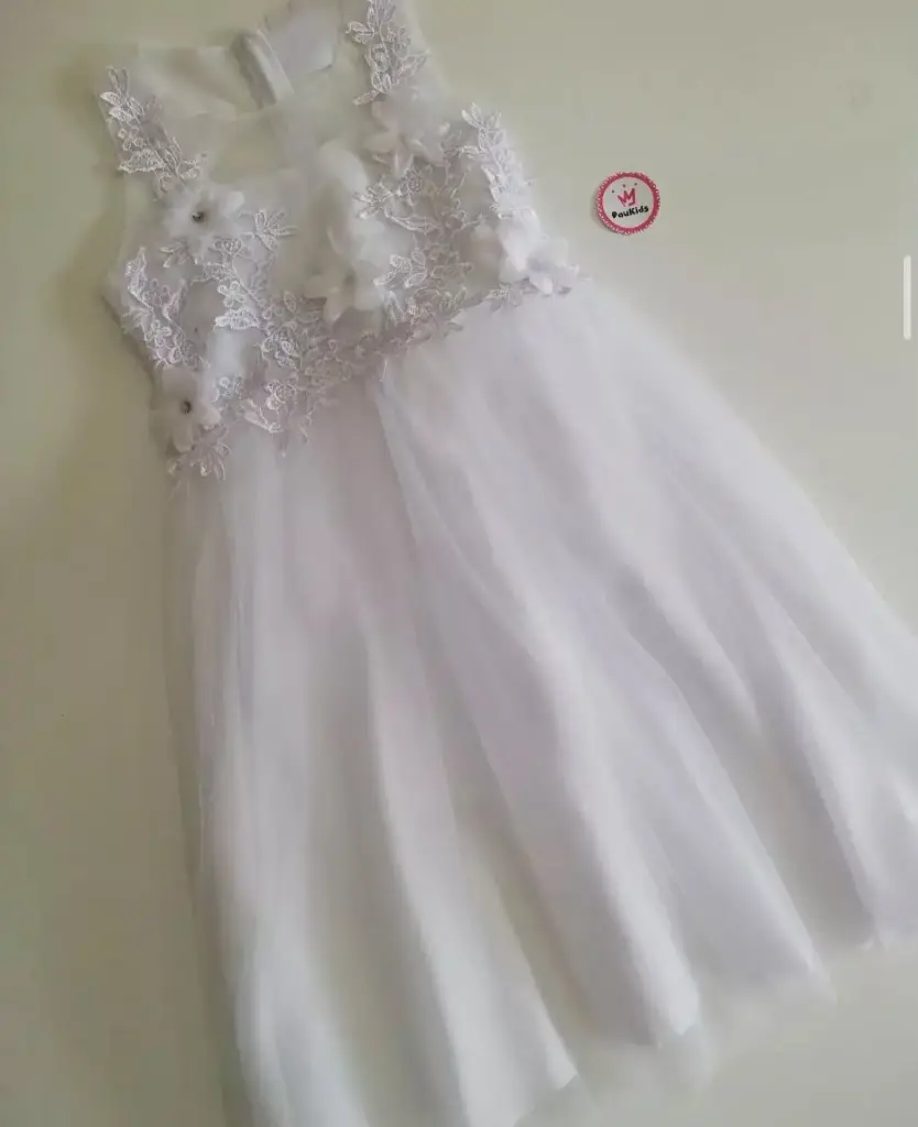 Vestido elegante blanco flores