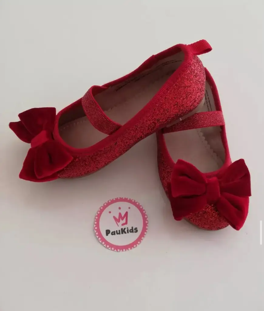 Zapatos rojos brillosos lazo felpa