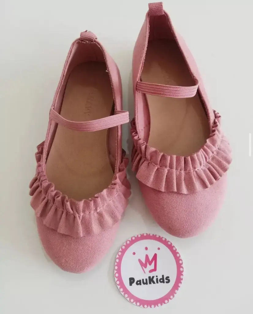 Zapatos rosados ruedos