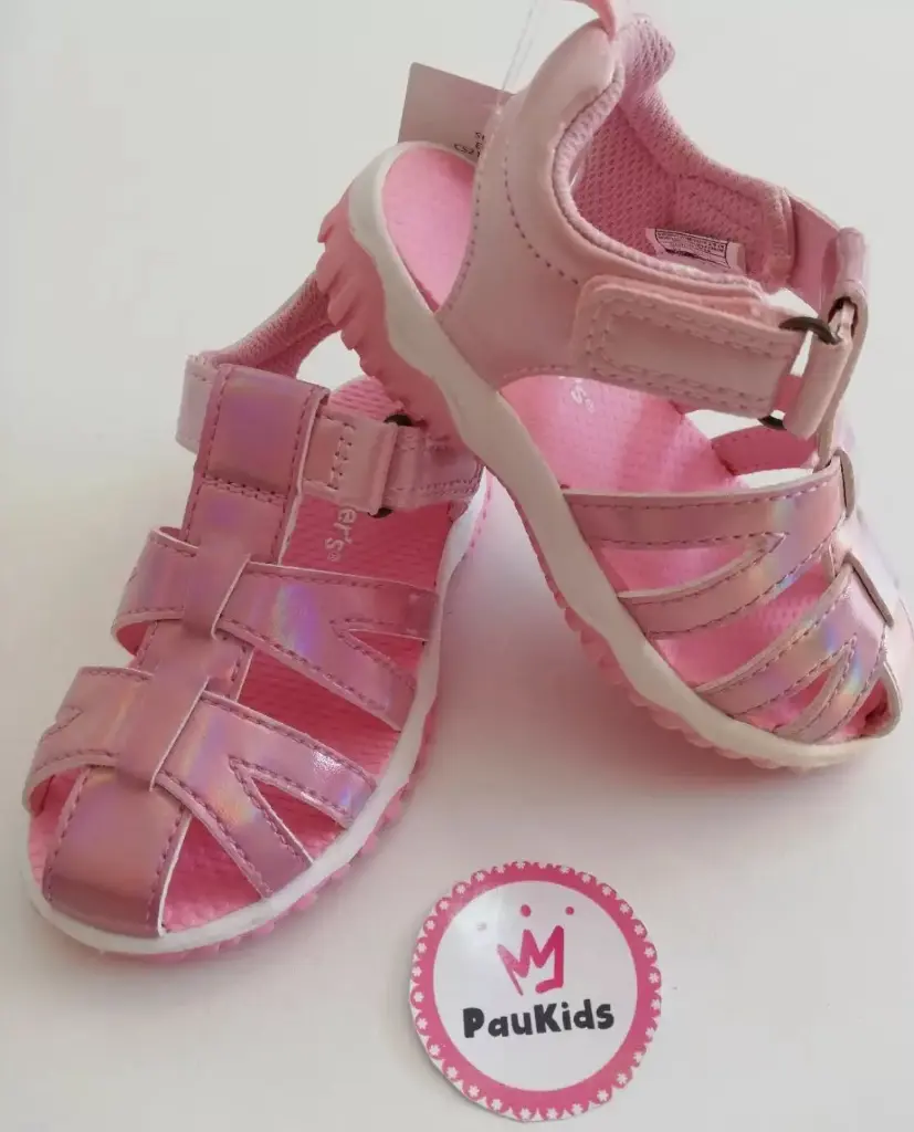 Zapatillas rosadas tipo zapatos