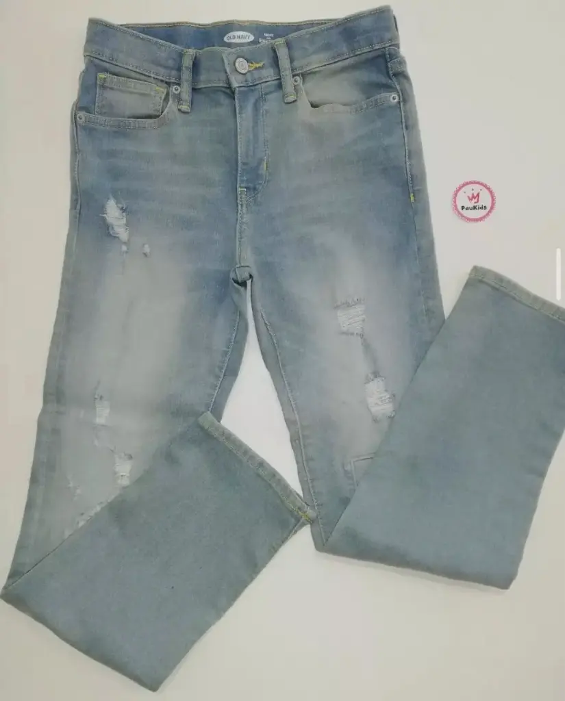 Pantalón jean claro rasgado