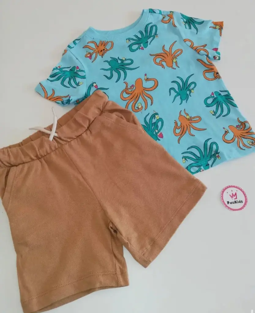 Set x2 Camiseta celeste pulpos y short caqui