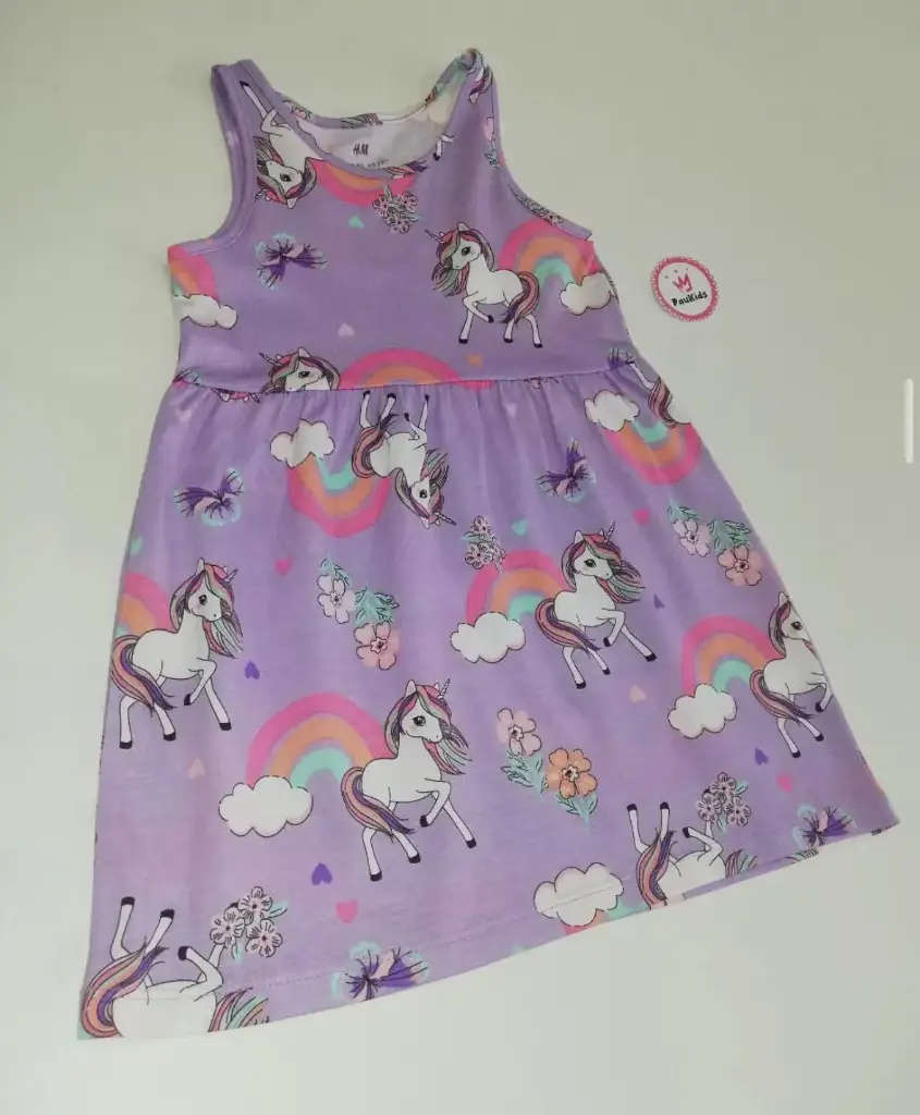 Vestido sencillo morado unicornios