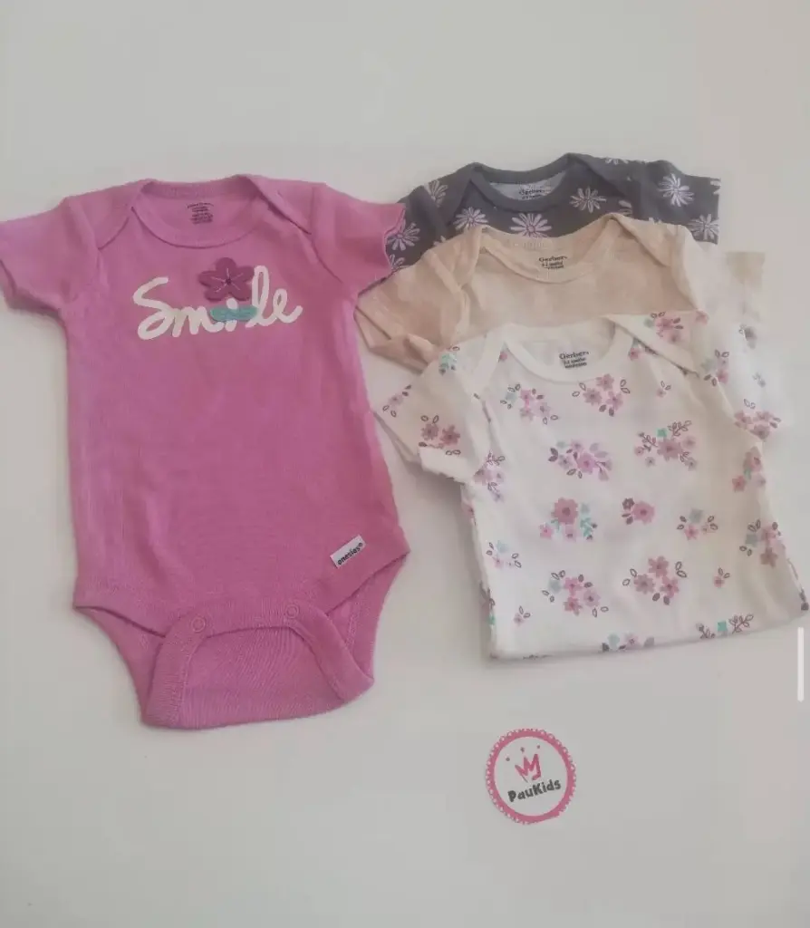 Set x4 bodysuits letras smile lila flores 