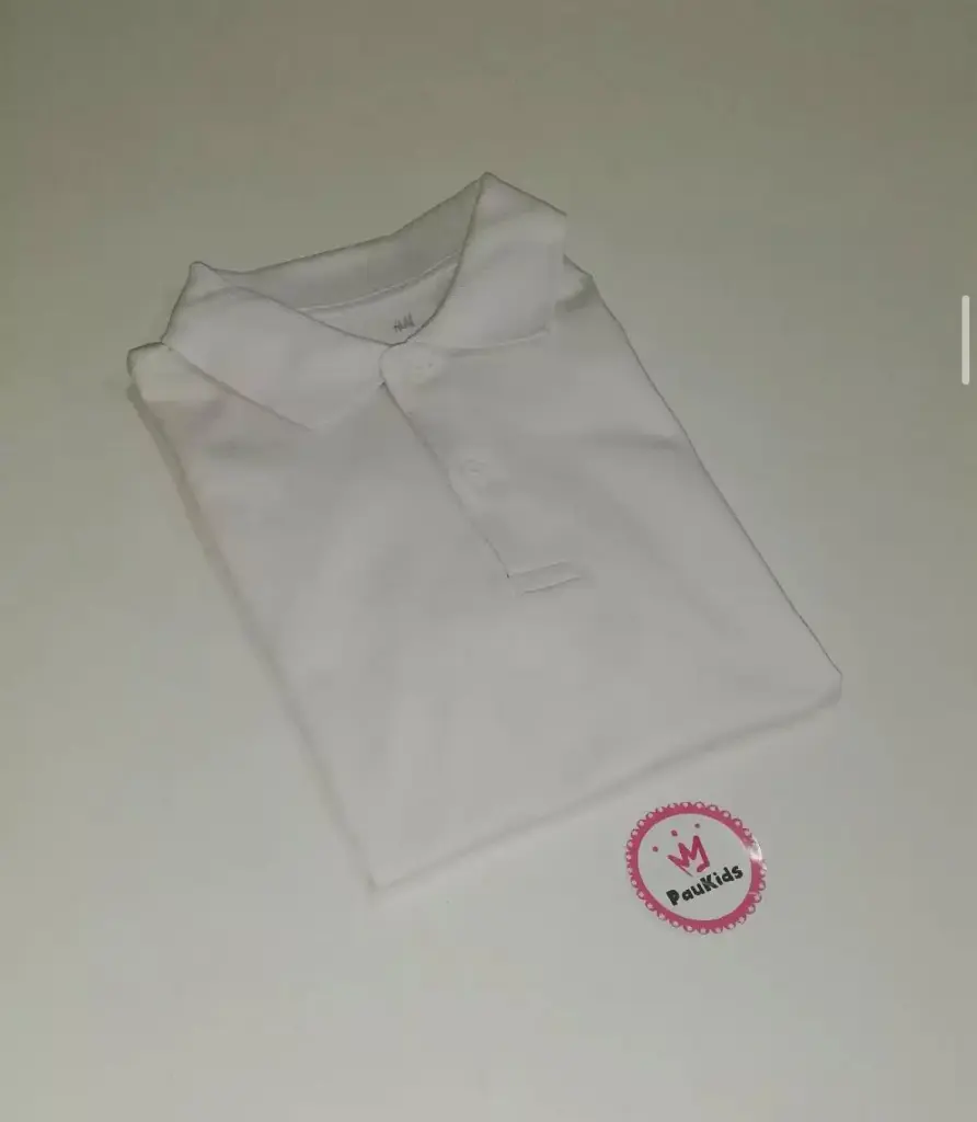 Camiseta blanca botones