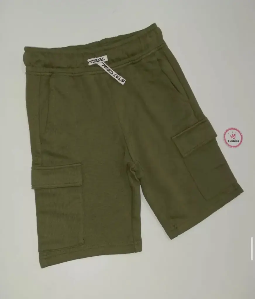 Pantaloneta verde oliva cordón bolsillos