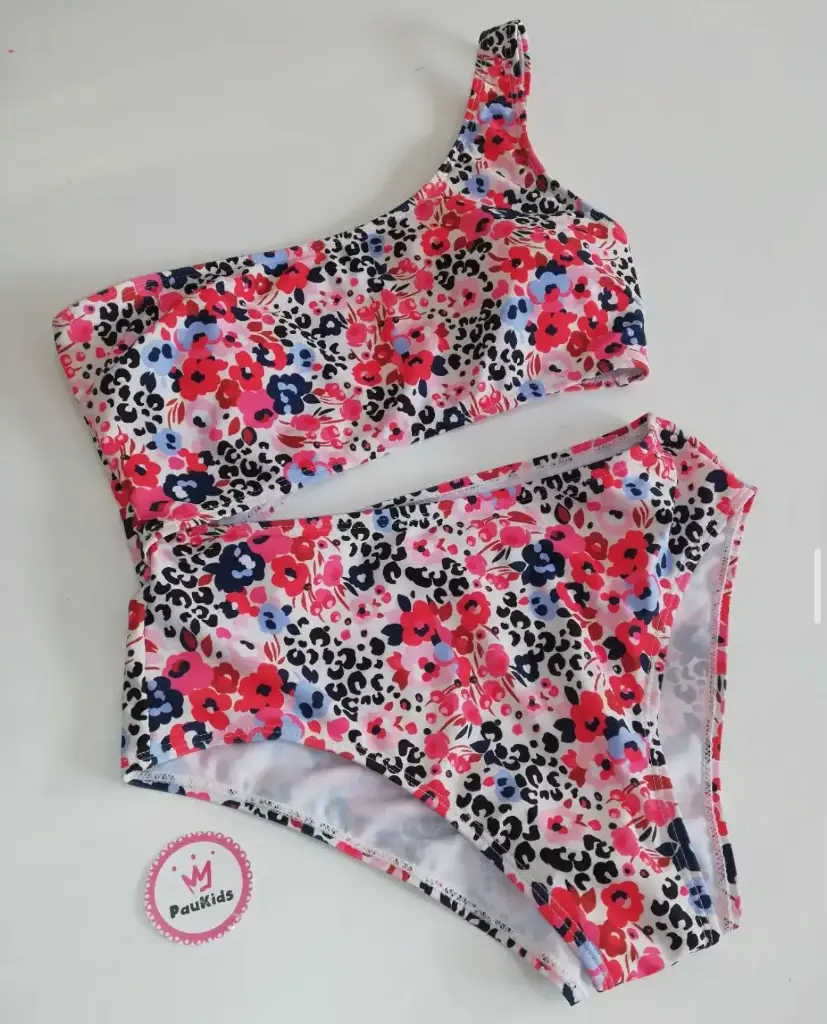 Traje de baño tipo dos piezas floreado
