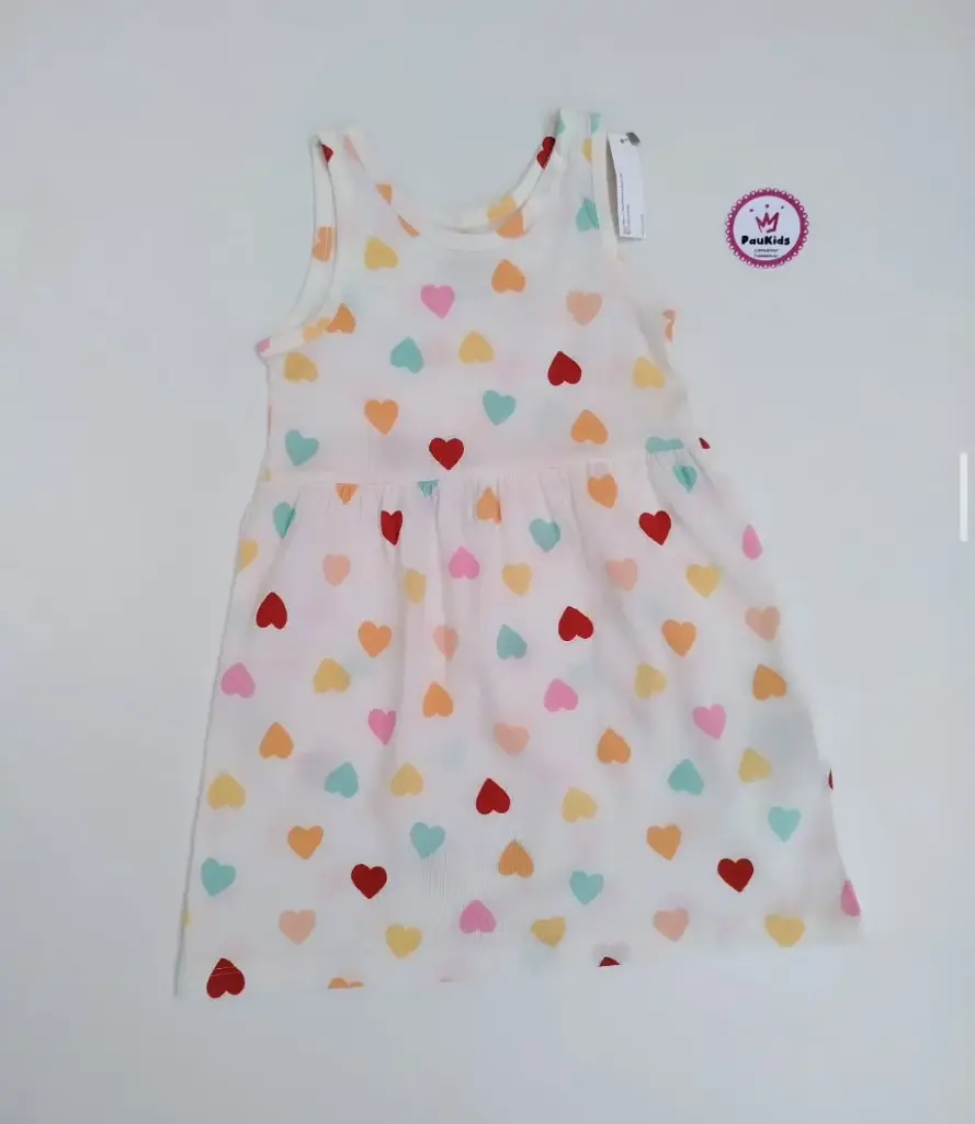 Vestido sencillo blanco corazones colores