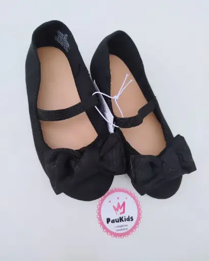 Zapatos negros lazo