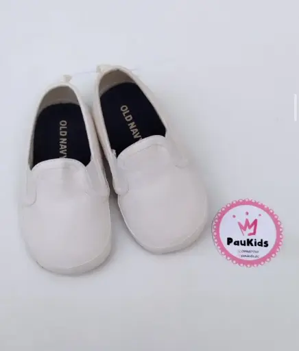 Zapatos blancos puntitos
