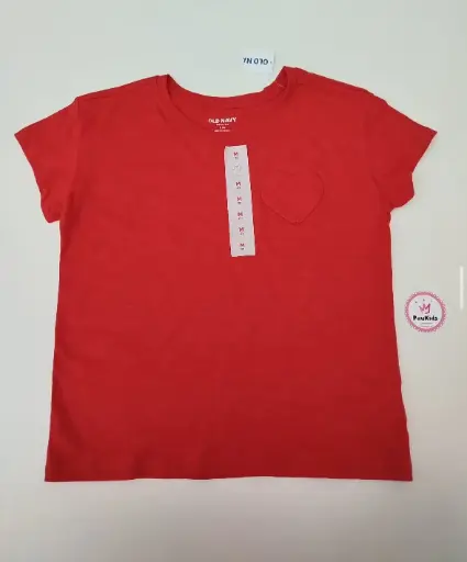 Blusa roja bolsillo corazón