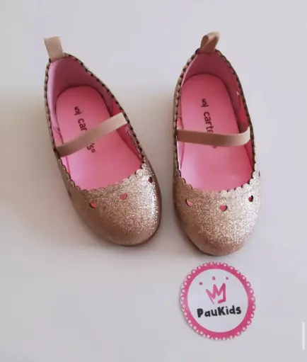 Zapatos dorados brillos/corazones