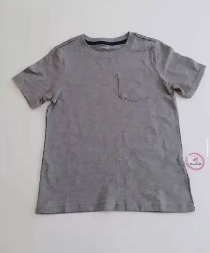 Camiseta gris bolsillo 