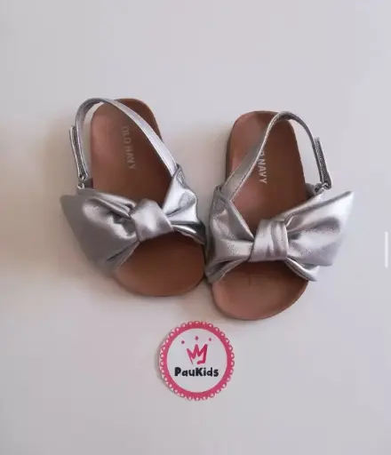 Zapatillas plateadas lazo