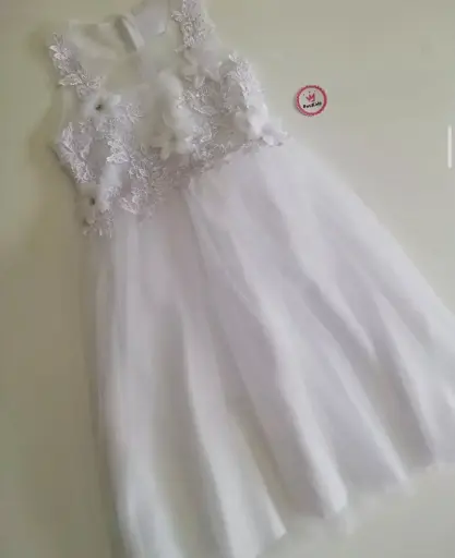 Vestido elegante blanco flores