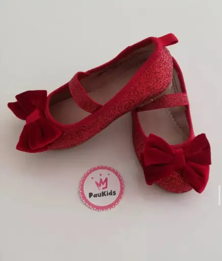 Zapatos rojos brillosos lazo felpa