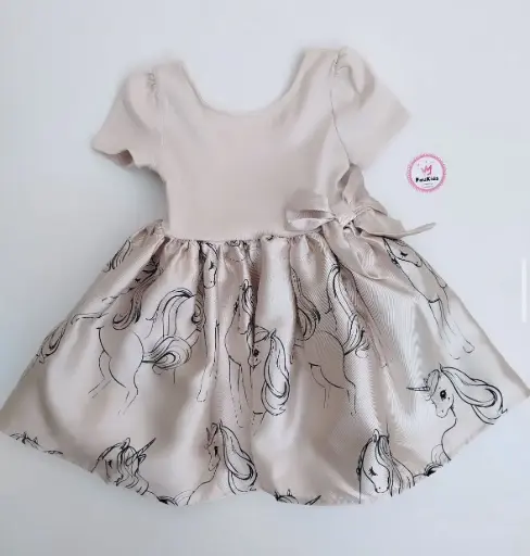 Vestido elegante beige unicornio
