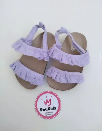 Zapatillas lila encaje